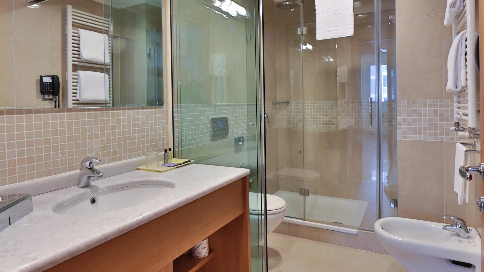 Una Hotels The One Milano Hotel & Residence San Donato Milanese 4*,